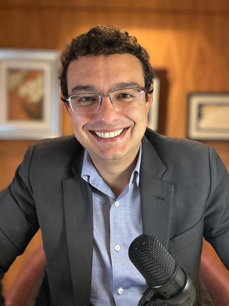 Dr. André Henares